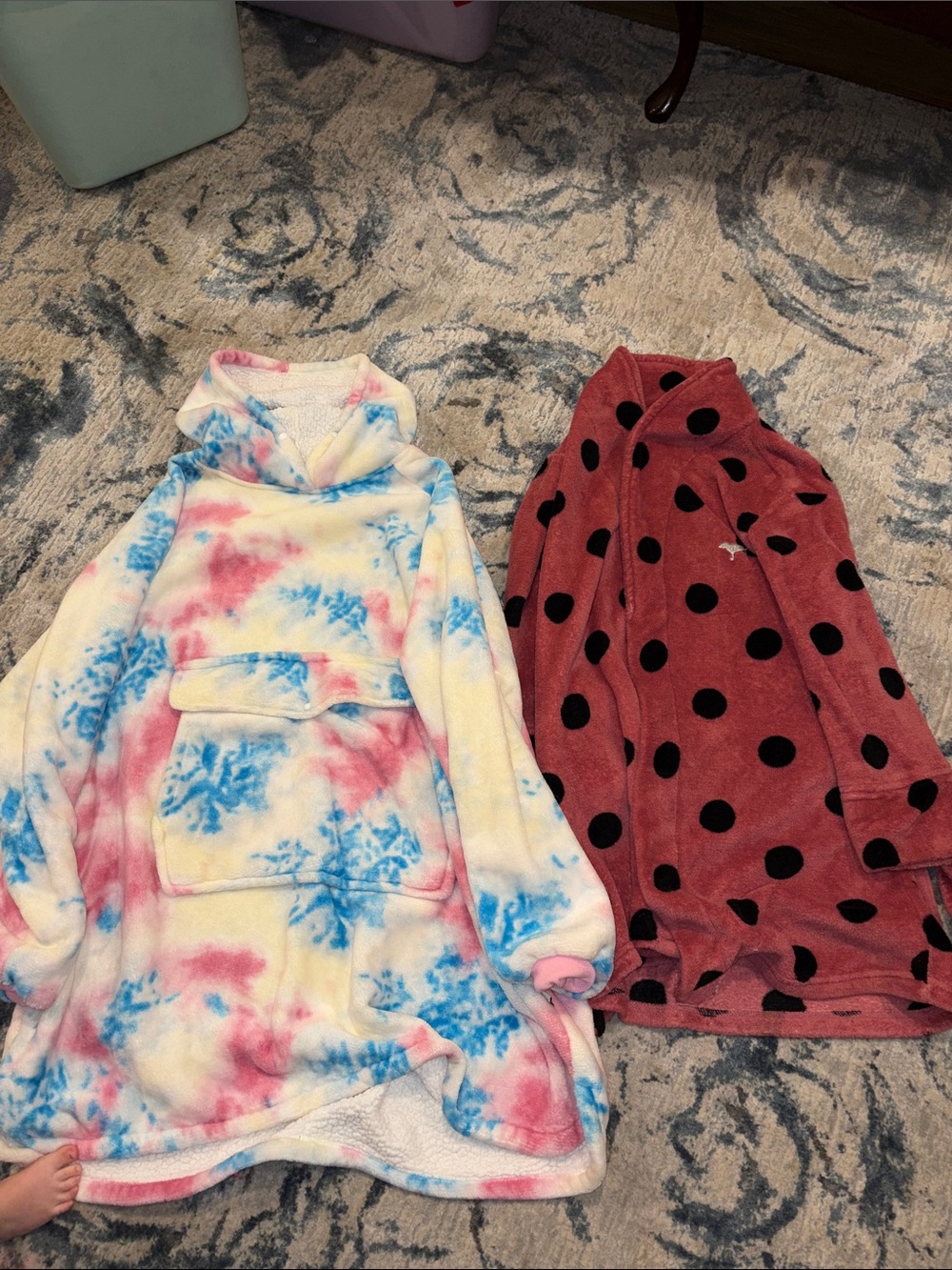Cozy Tie-Dye Hooded Wearable Blanket - Pastel Pink Blue Yellow & Pink Robe